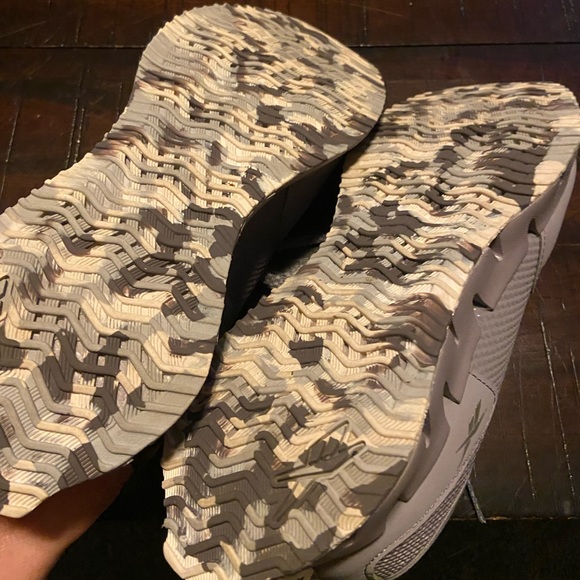 Women’s Reebok shoes size 7 - Picture 3 of 4